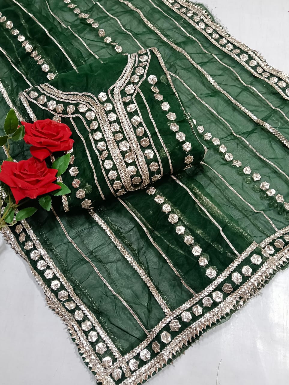 Fresh Akhroot gotta 2-piece.