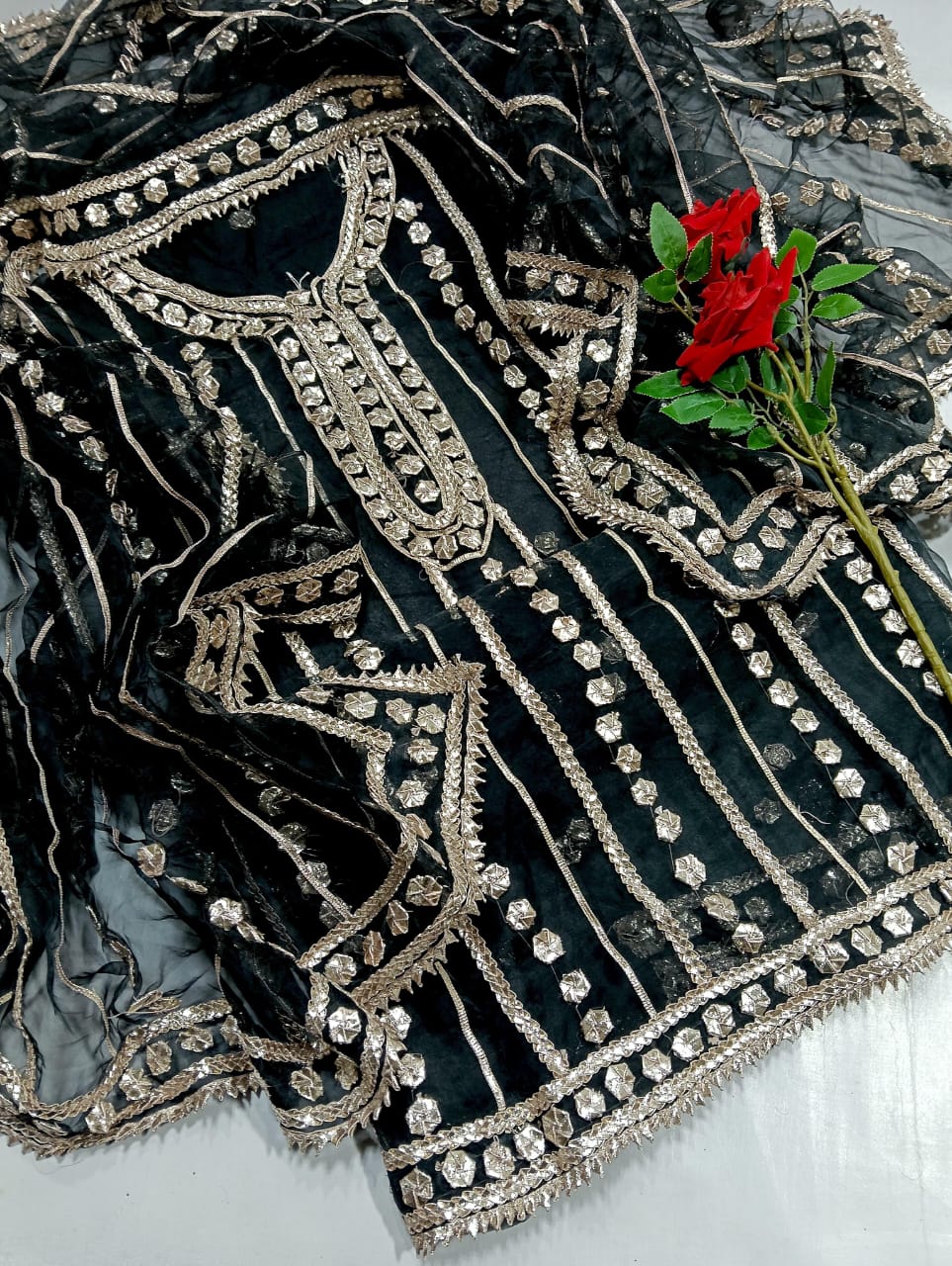 Fresh Akhroot gotta 2-piece.