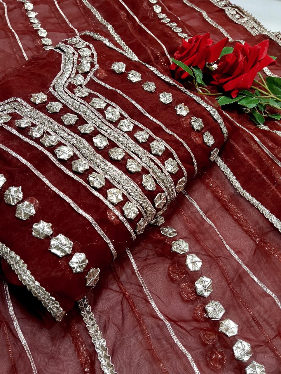 Fresh Akhroot gotta 2-piece.