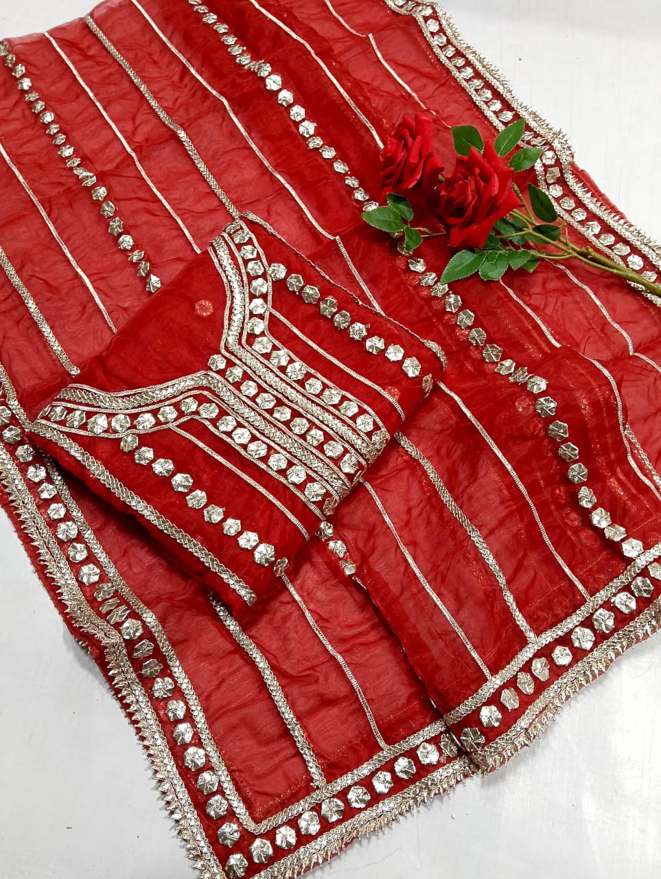 Fresh Akhroot gotta 2-piece.