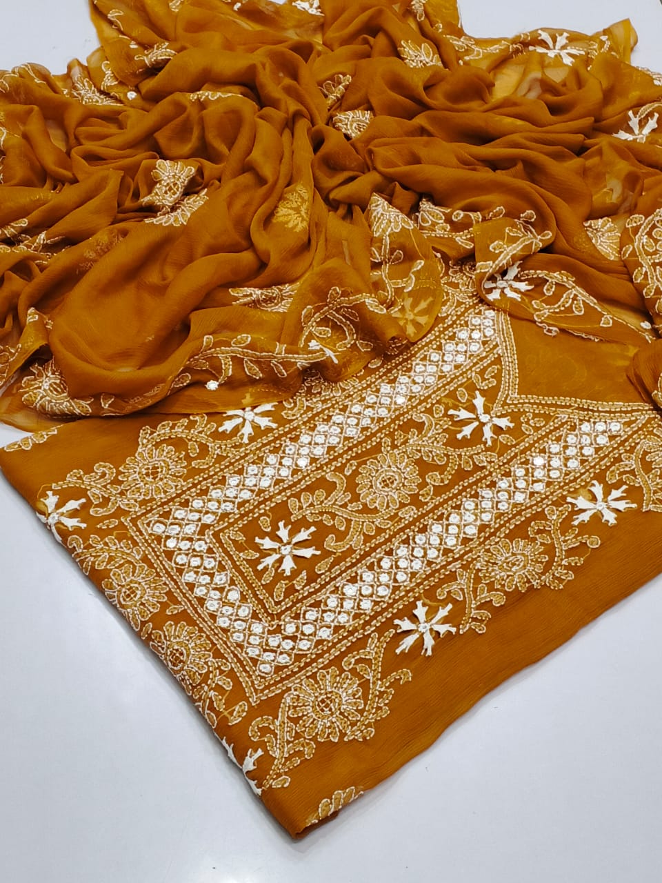 lavish Bareezé style embroidered collection
Shirt dupata (2P)